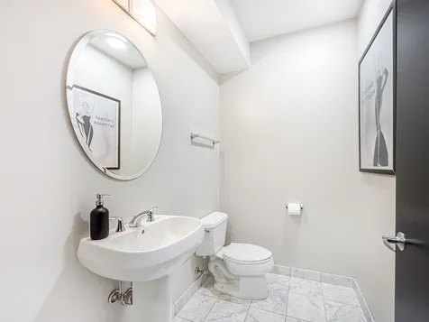 565 West Quincy Street Chicago IL 60661