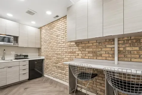 2223 West Belmont Avenue Chicago IL 60618