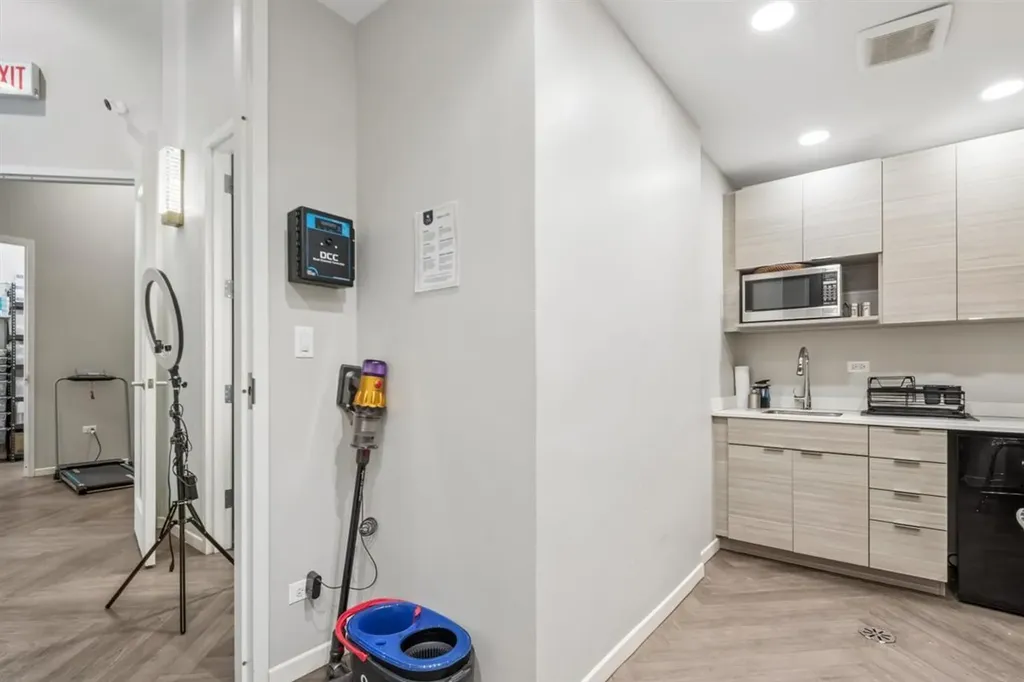 2223 West Belmont Avenue Chicago IL 60618