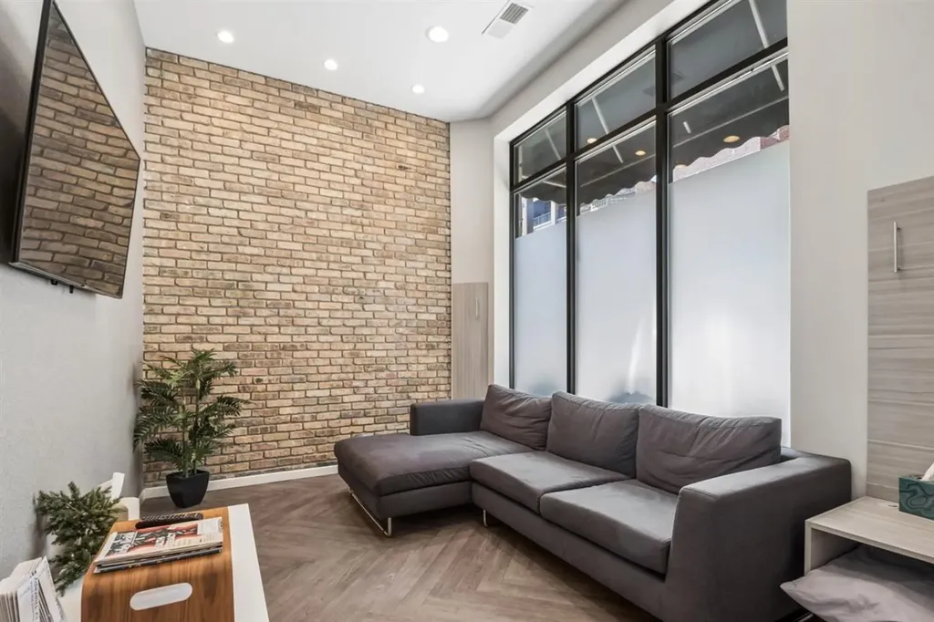 2223 West Belmont Avenue Chicago IL 60618