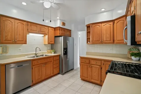1419 West Saint James Place Arlington Heights IL 60005