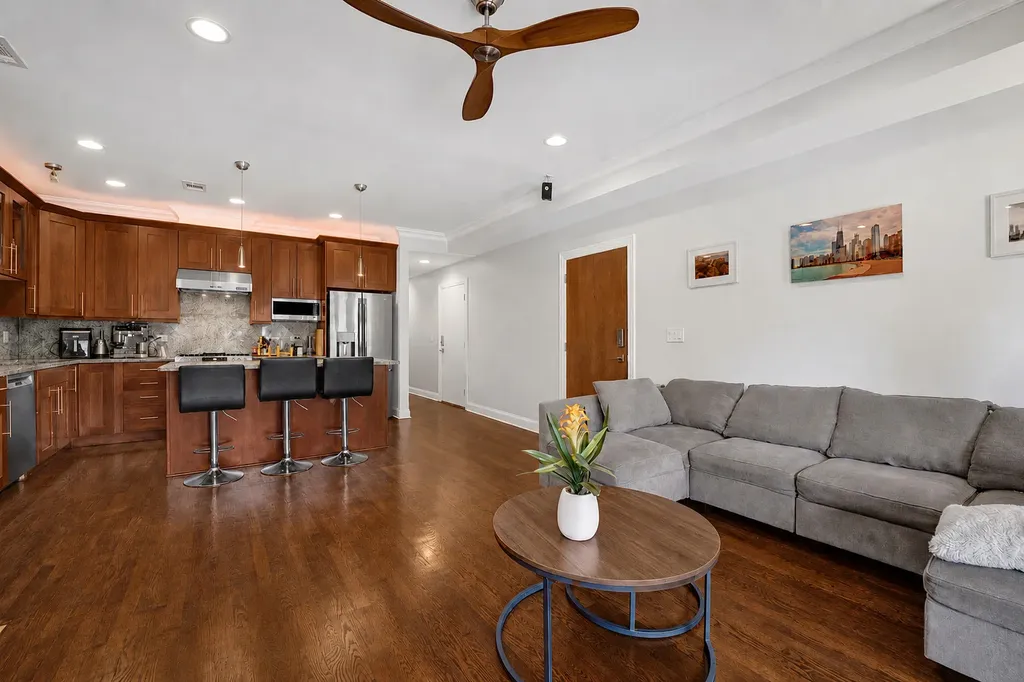 409 West North Avenue Chicago IL 60610