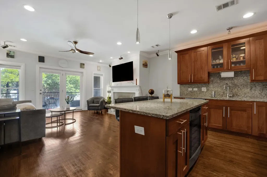409 West North Avenue Chicago IL 60610