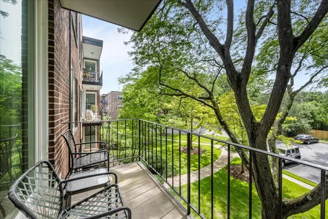 1350 North Western Avenue Lake Forest IL 60045