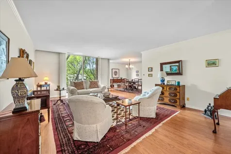 1350 North Western Avenue Lake Forest IL 60045