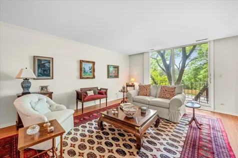 1350 North Western Avenue Lake Forest IL 60045
