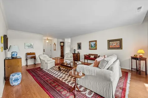 1350 North Western Avenue Lake Forest IL 60045