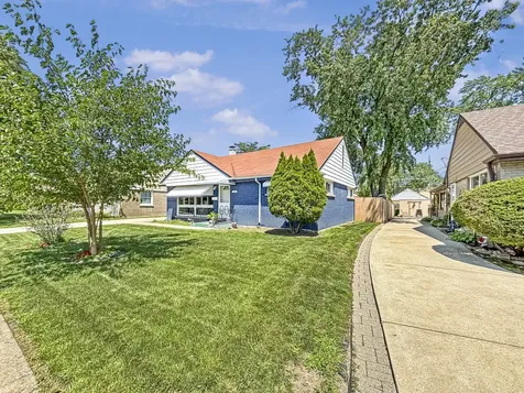 1113 Bristol Avenue Westchester IL 60154
