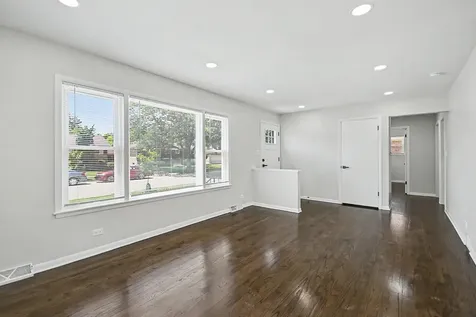 811 East End Avenue Hillside IL 60162