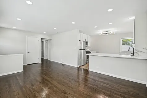 811 East End Avenue Hillside IL 60162