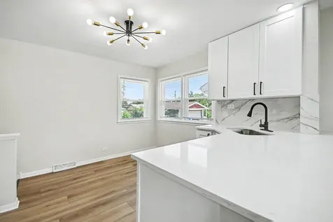 811 East End Avenue Hillside IL 60162