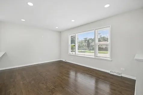 811 East End Avenue Hillside IL 60162