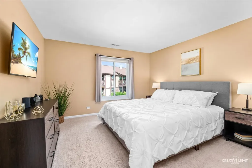1623 Salisbury Court Wheaton IL 60187