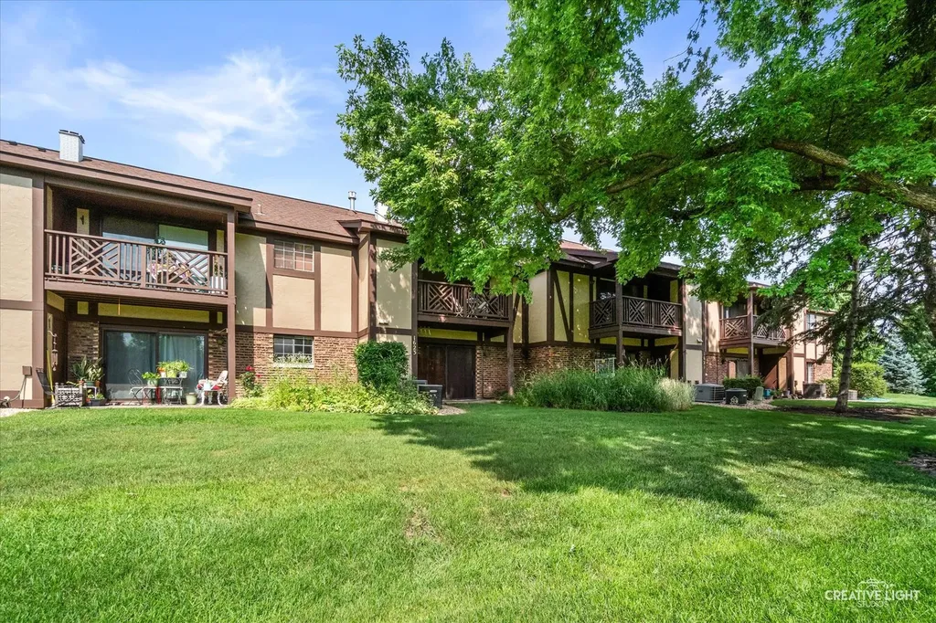 1623 Salisbury Court Wheaton IL 60187