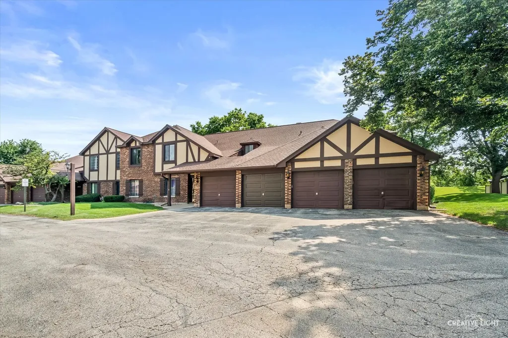1623 Salisbury Court Wheaton IL 60187