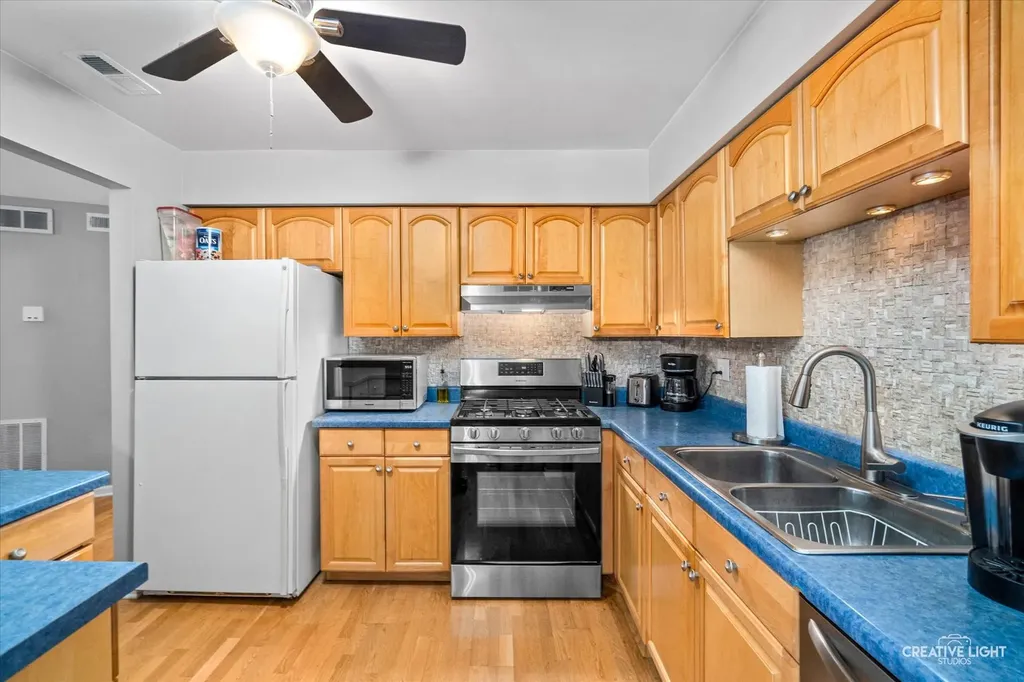1623 Salisbury Court Wheaton IL 60187