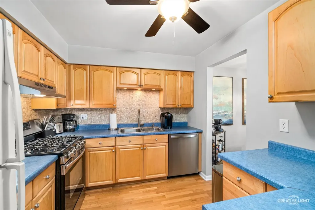 1623 Salisbury Court Wheaton IL 60187