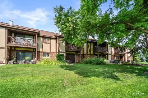 1623 Salisbury Court Wheaton IL 60187