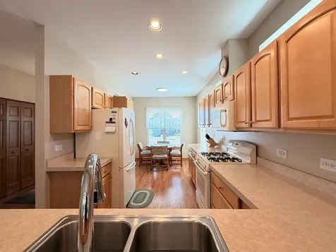 2 Suffolk Way Grayslake IL 60030