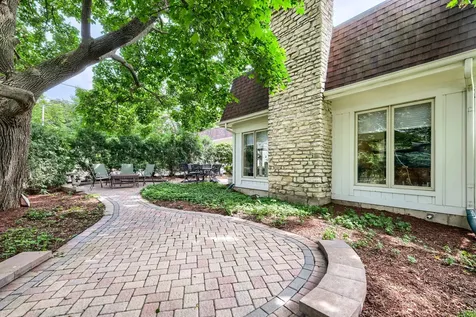 718 North 2nd Avenue St. Charles IL 60174