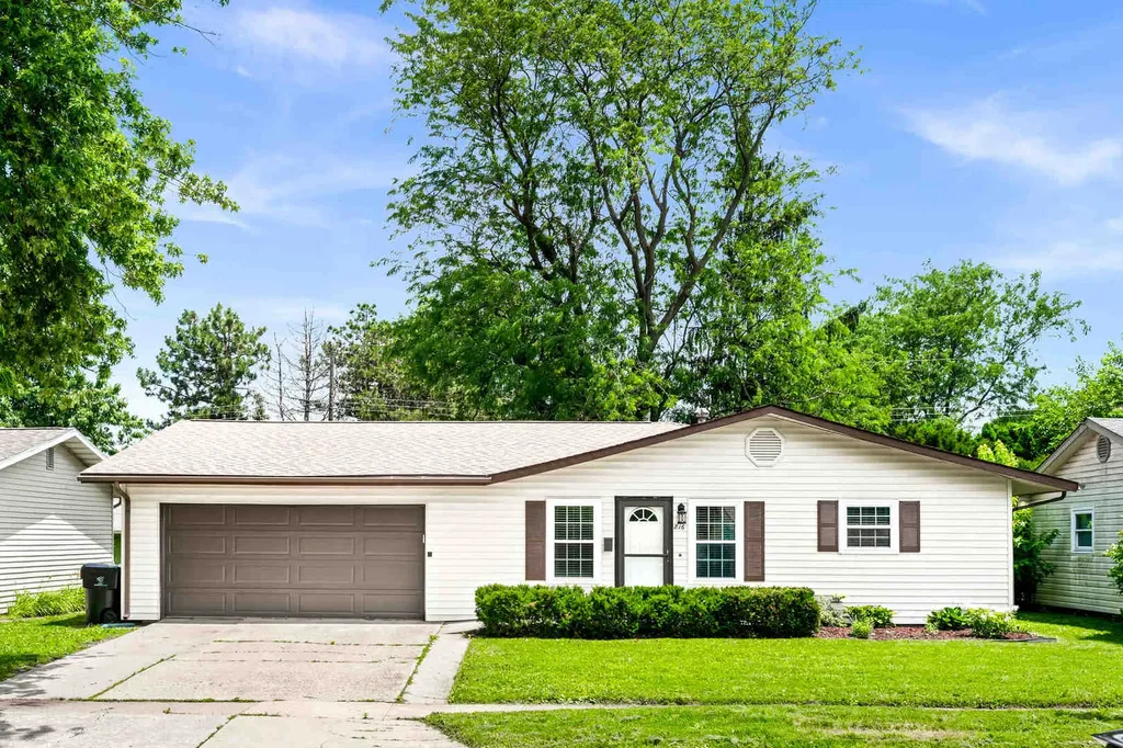 816 Mayflower Avenue Bloomington IL 61701
