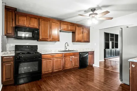 816 Mayflower Avenue Bloomington IL 61701