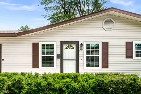 816 Mayflower Avenue Bloomington IL 61701