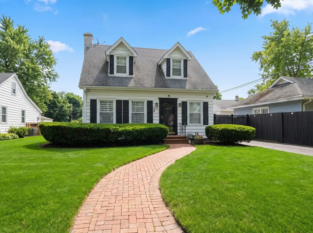 1113 Douglas Court Waukegan IL 60085