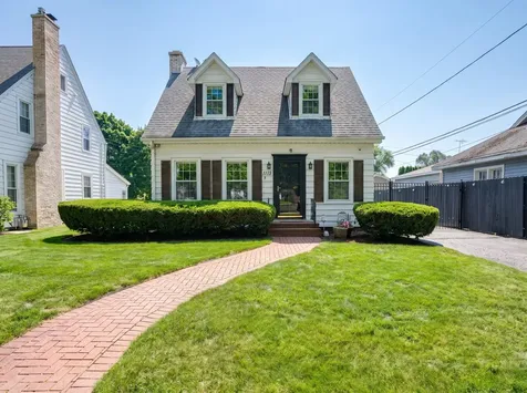 1113 Douglas Court Waukegan IL 60085
