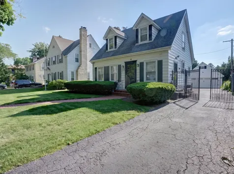 1113 Douglas Court Waukegan IL 60085
