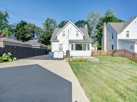 1113 Douglas Court Waukegan IL 60085