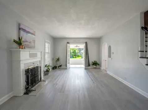1113 Douglas Court Waukegan IL 60085