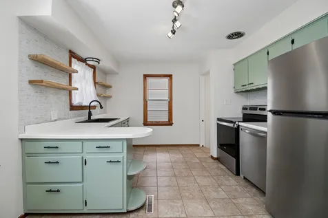 359 South Cleveland Avenue Bradley IL 60915