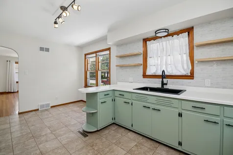 359 South Cleveland Avenue Bradley IL 60915