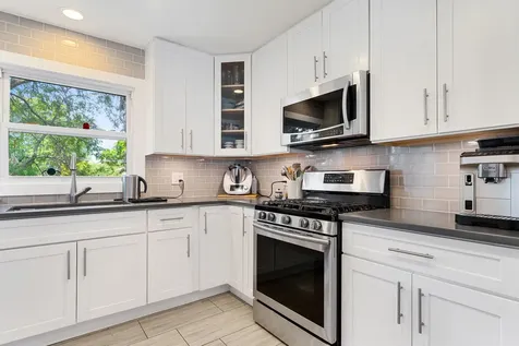 138 South Berteau Avenue Bartlett IL 60103