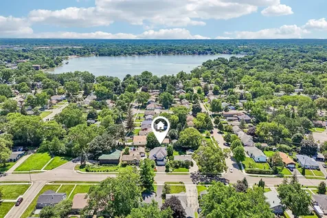 219 Woodlawn Drive Mundelein IL 60060