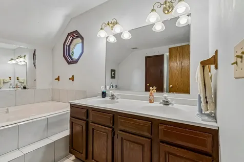 219 Woodlawn Drive Mundelein IL 60060