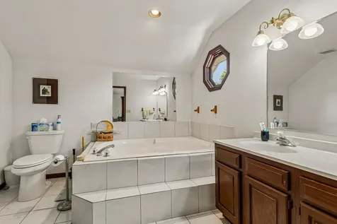 219 Woodlawn Drive Mundelein IL 60060