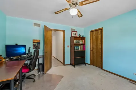 219 Woodlawn Drive Mundelein IL 60060