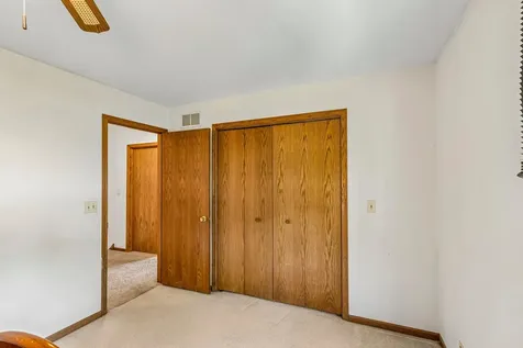 219 Woodlawn Drive Mundelein IL 60060