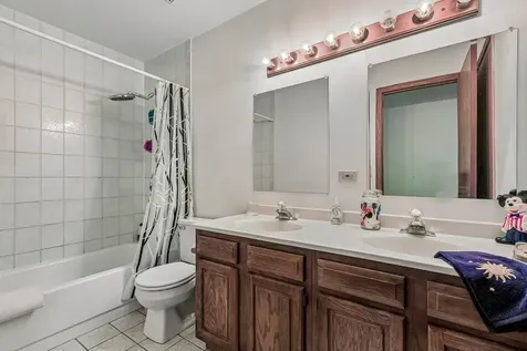 219 Woodlawn Drive Mundelein IL 60060