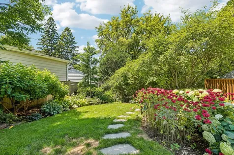 219 Woodlawn Drive Mundelein IL 60060