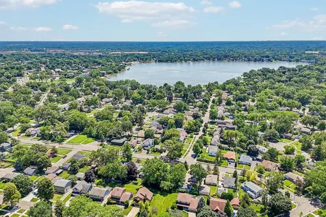219 Woodlawn Drive Mundelein IL 60060