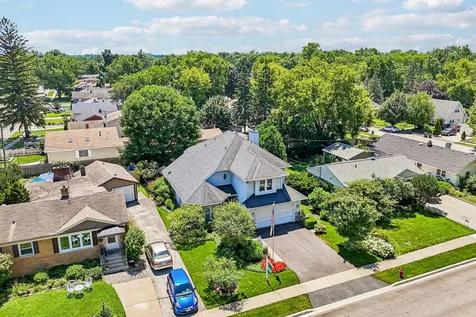 219 Woodlawn Drive Mundelein IL 60060