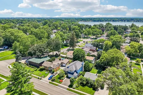 219 Woodlawn Drive Mundelein IL 60060