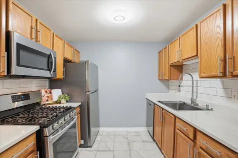 1291 North Red Oak Circle Round Lake Beach IL 60073