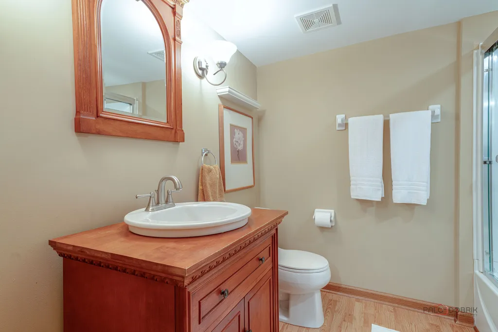 38 Lakebreeze Court Lake Zurich IL 60047