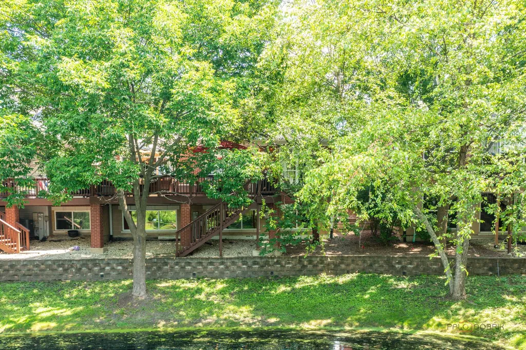 38 Lakebreeze Court Lake Zurich IL 60047