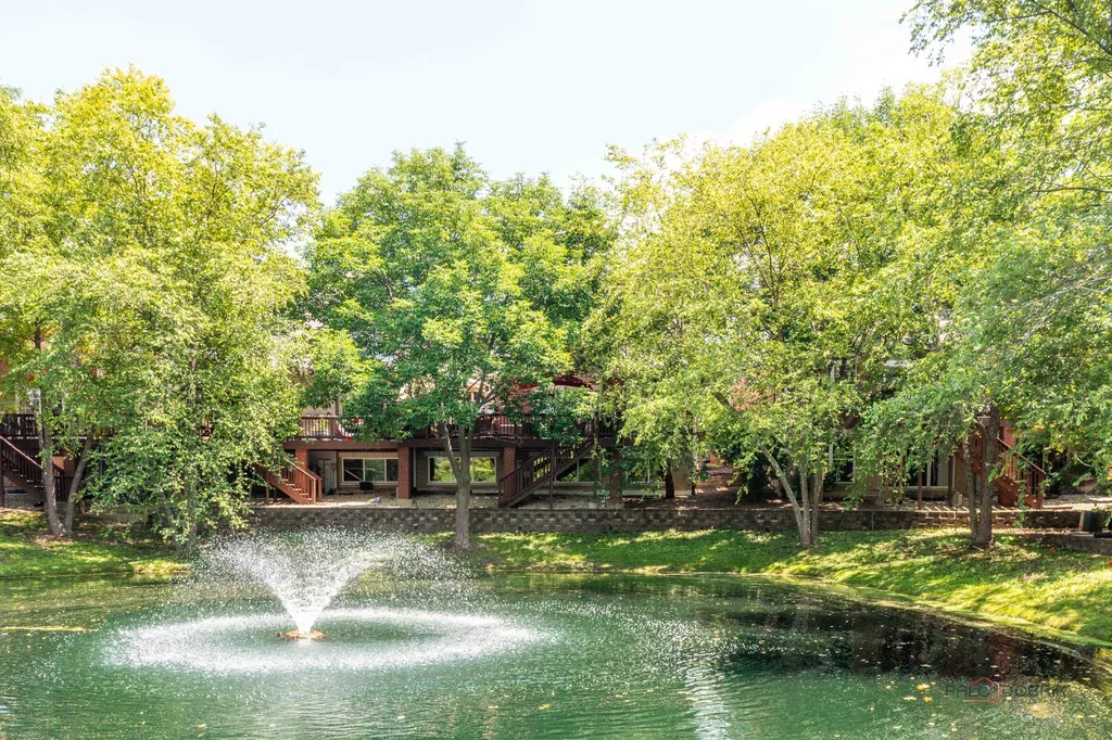 38 Lakebreeze Court Lake Zurich IL 60047