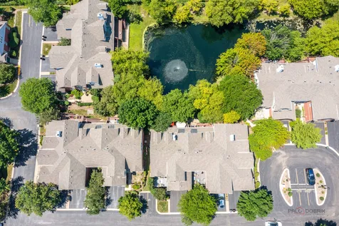 38 Lakebreeze Court Lake Zurich IL 60047